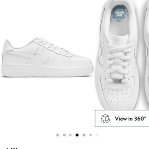 Nike Air Force 1 '07 LV8
Shoes youth boys size 6Y